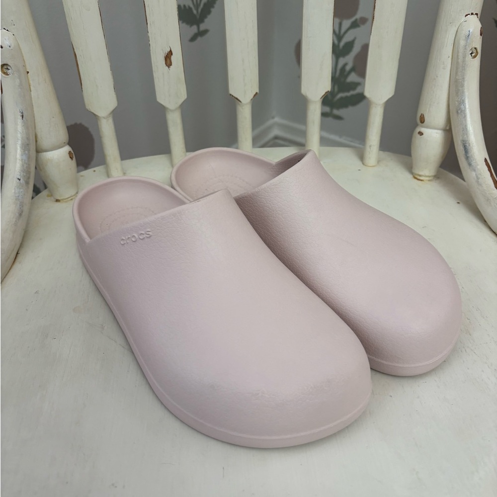 CROCS Soft Pink Dylan Clogs